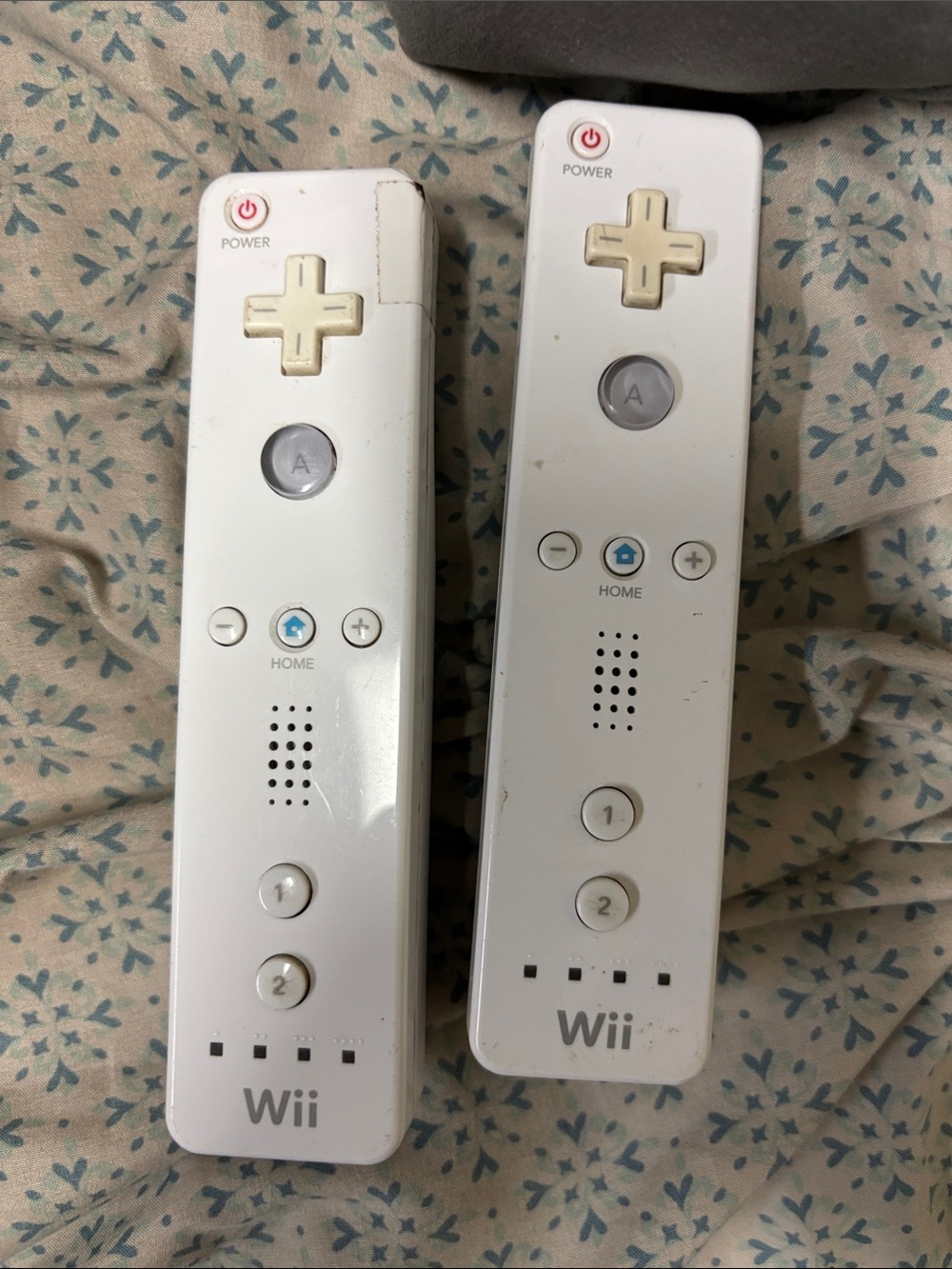 Nintendo White Wii MotionPlus Remote Controllers (Pair) not working